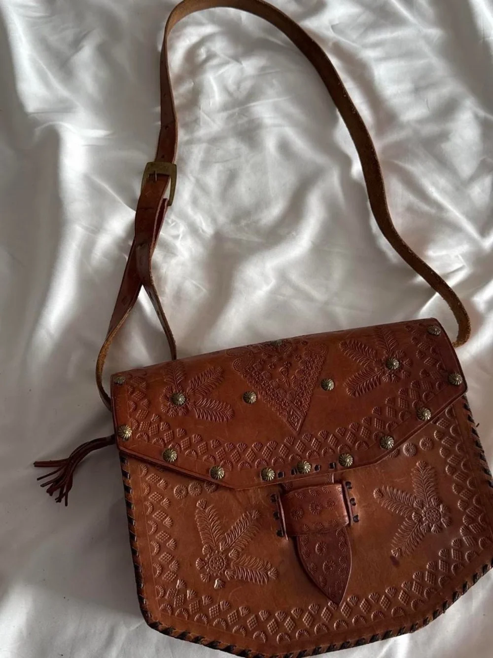 Vintage leather crossbody bag